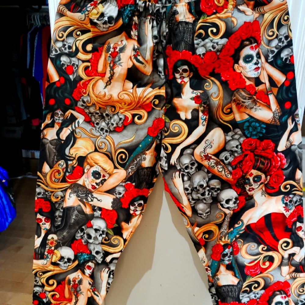 Women's size 1x Skull Candy Capris